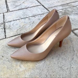 Michael Kors Nude Pump